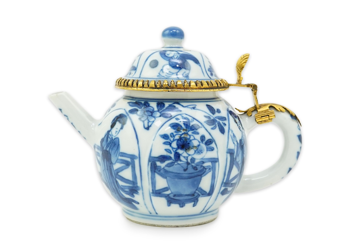 A Chinese miniature blue and white teapot, Kangxi period